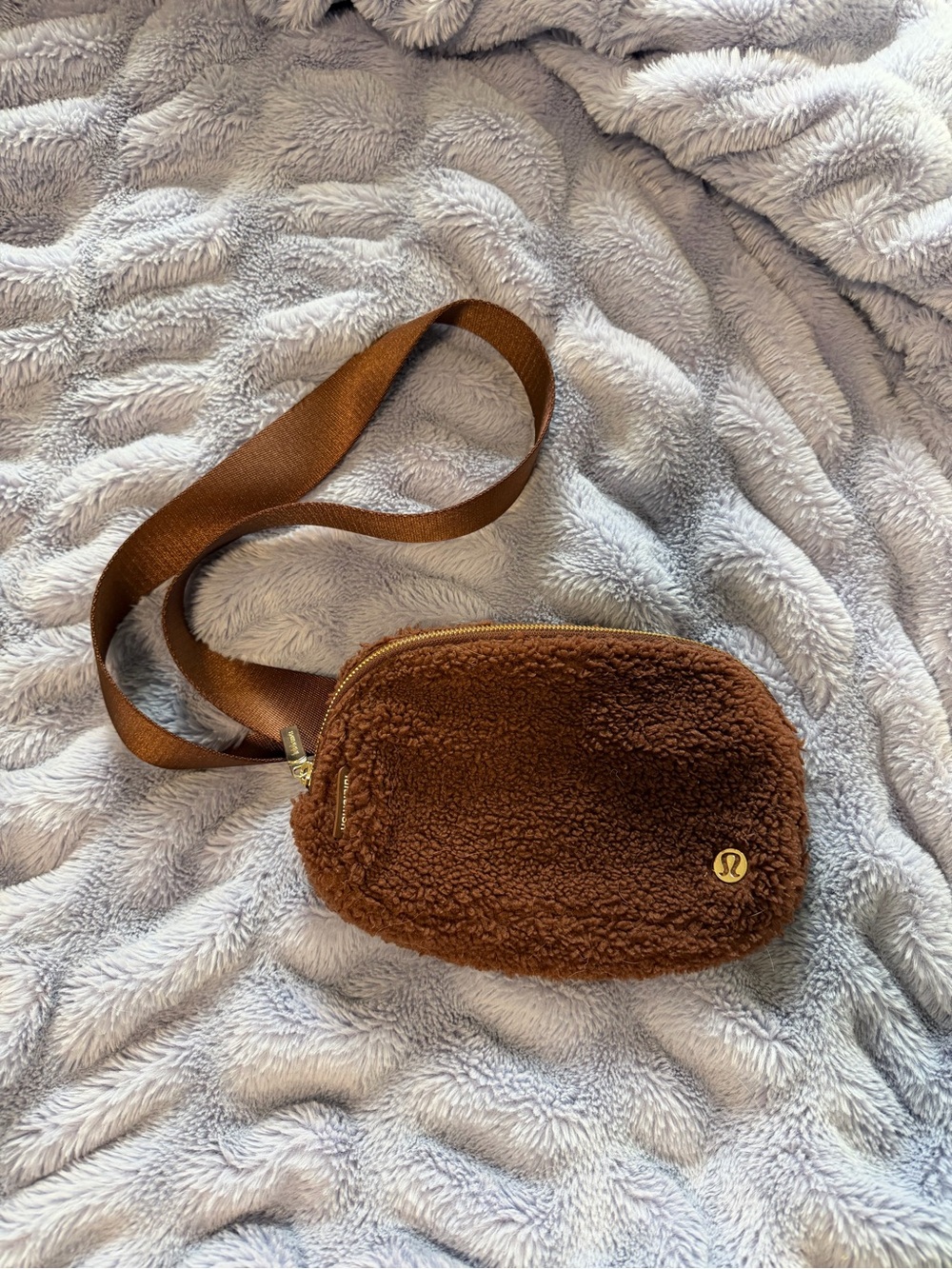 lululemon athletica brown sherpa crossbody travel pouch